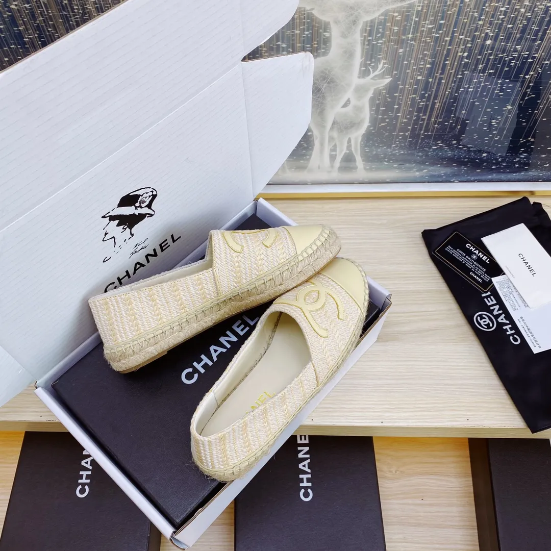 👟👟Ex-factory price 440👟👟 24s new color Chanel ✈️2023s spring and summer new fisherman shoes 😍😍Taikoo Hui purchased three pairs of original development 🐂🐂with purchasing white double-layer outer packaging 🤩Original one-to-one shipment ❗️❗️Code number: 34-42 (34 41 42 customized)